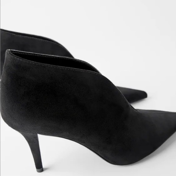 Black suede booties - Picture 4 of 9
